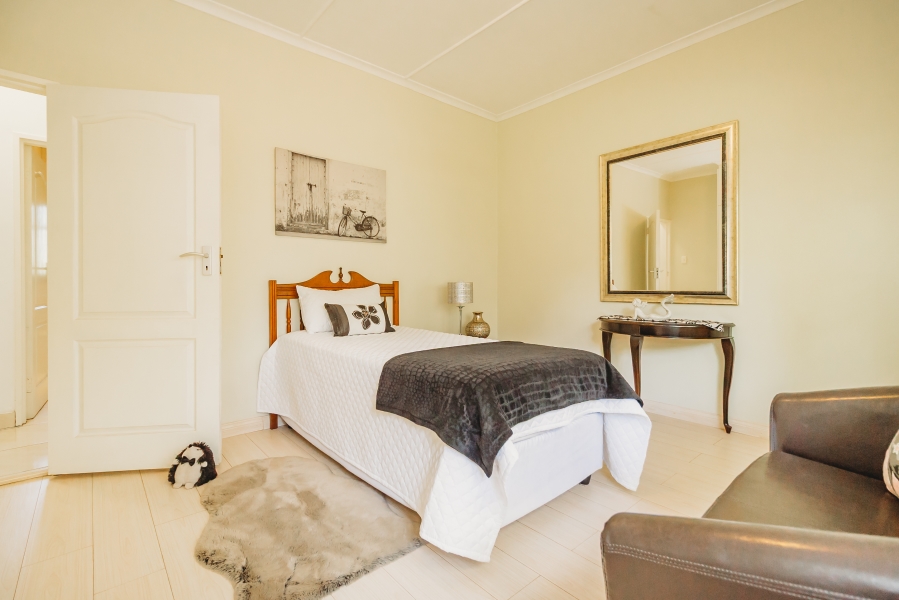 5 Bedroom Property for Sale in Heather Park Western Cape